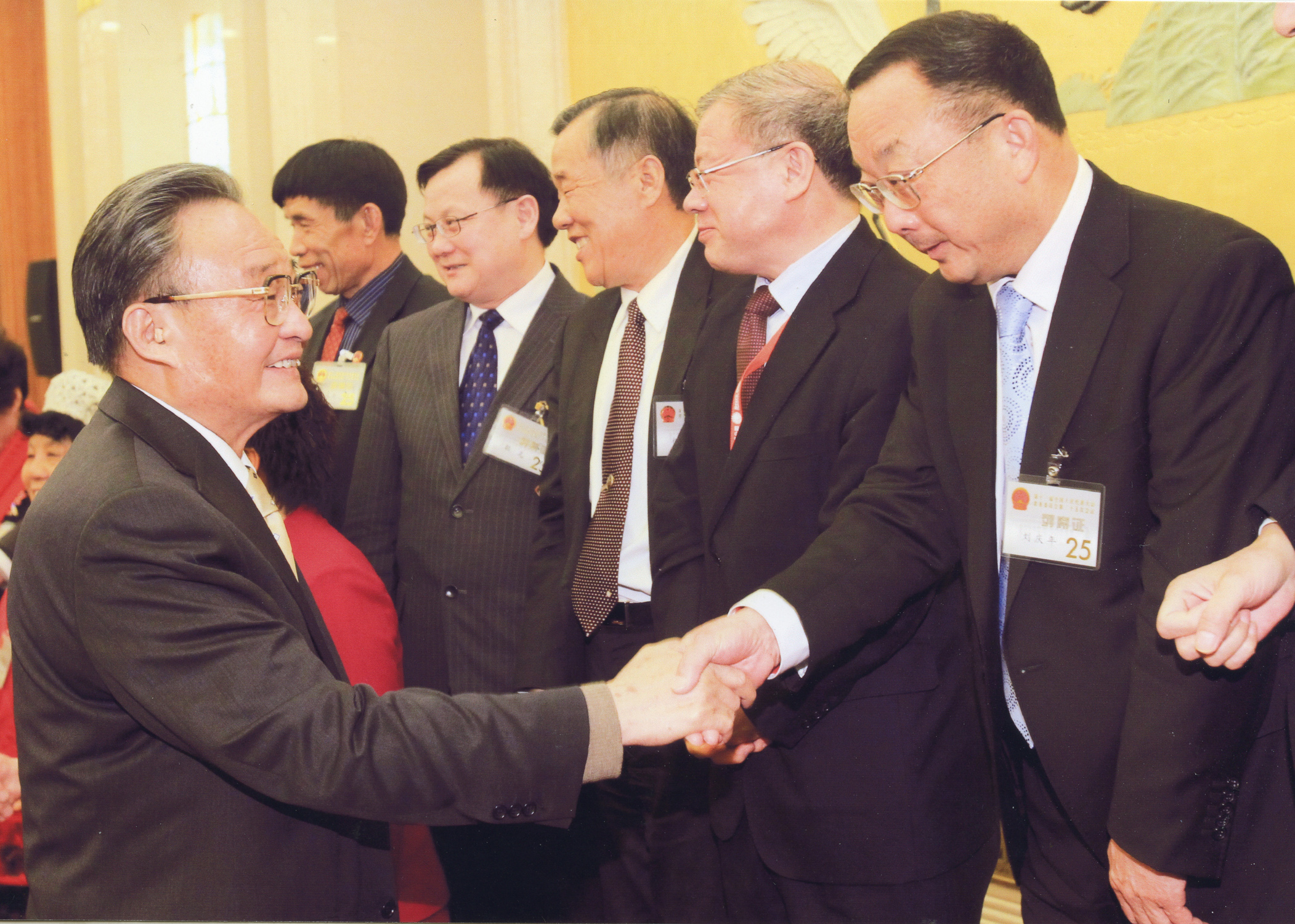在十一屆全國(guó)人大常委會(huì)25次會(huì)議上，時(shí)任吳邦國(guó)委員長(zhǎng)親切接見集團(tuán)創(chuàng)始人劉慶年